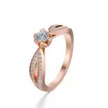 Pierścionek z różowego złota z diamentami